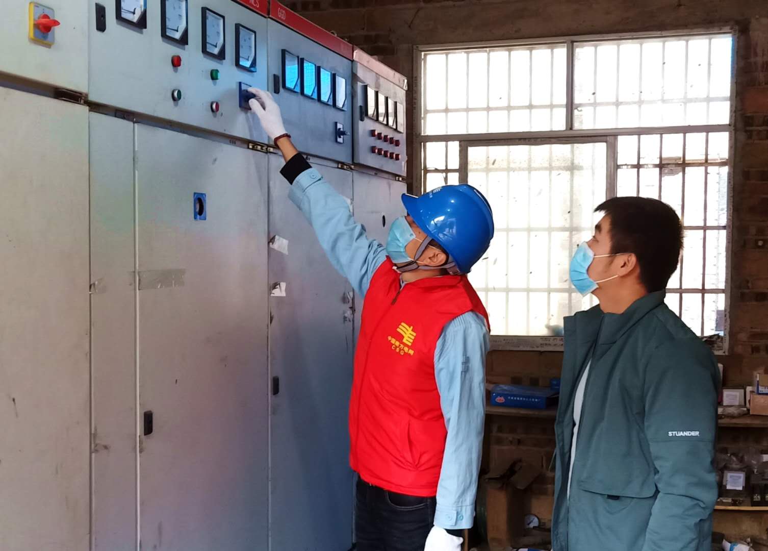 平塘供電局：主動(dòng)走訪現(xiàn)場(chǎng)辦公，助推企業(yè)有序復(fù)工
