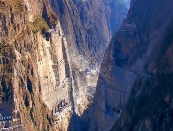 為建烏東德水電站，在峽谷底部挖90米深洞穴，用來干嘛的？