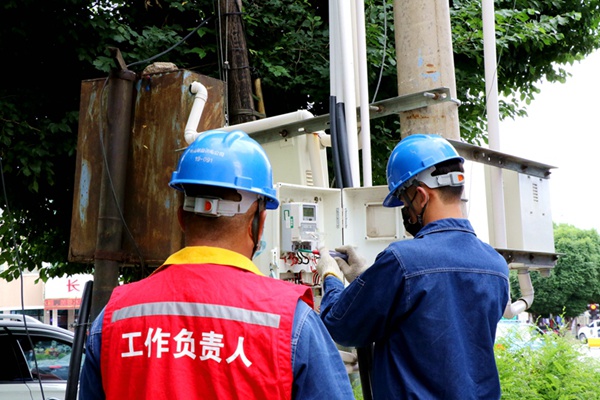 國網(wǎng)伊犁供電公司：嚴(yán)抓“小”現(xiàn)場，推進(jìn)“大”安全
