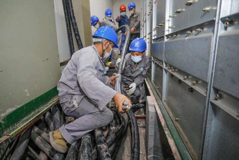 與時間賽跑，為生命加速 電力員工星夜鏖戰(zhàn)為醫(yī)院用電“增容”