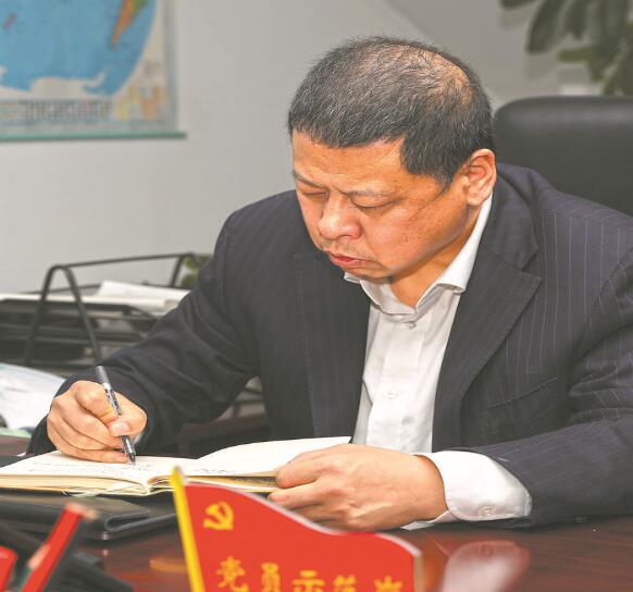 有他在，大家心里就有底了——記國(guó)家電網(wǎng)有限公司特等勞動(dòng)模范汪波