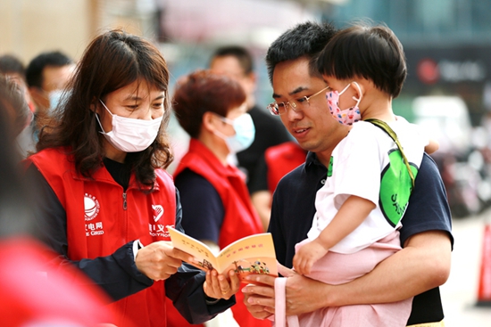 國網(wǎng)山東壽光供電參加全市安全生產(chǎn)宣傳咨詢日活動