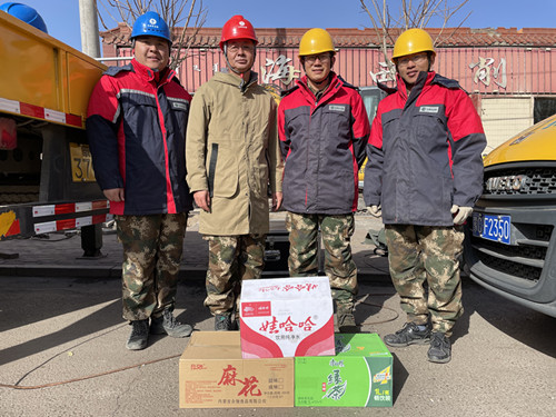 烏海電業(yè)局配電帶電作業(yè)處助力“煤改電”，送溫暖進(jìn)現(xiàn)場(chǎng)
