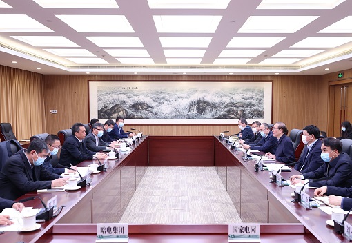 辛保安、張智剛與哈電集團(tuán)董事長曹志安、總經(jīng)理吳偉章會(huì)談