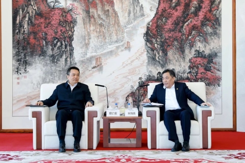 宋海良孫洪水與哈電集團董事長曹志安、總經(jīng)理吳偉章會談