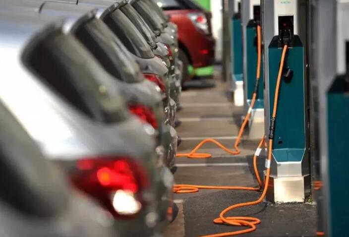 油價漲怕了，電動車主也笑不出