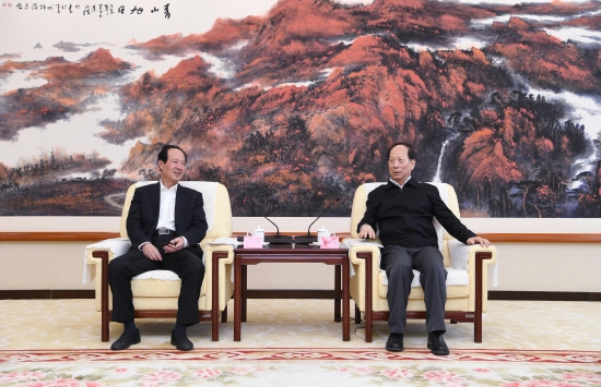 丁焰章拜會內蒙古自治區(qū)黨委書記、人大常委會主任石泰峰