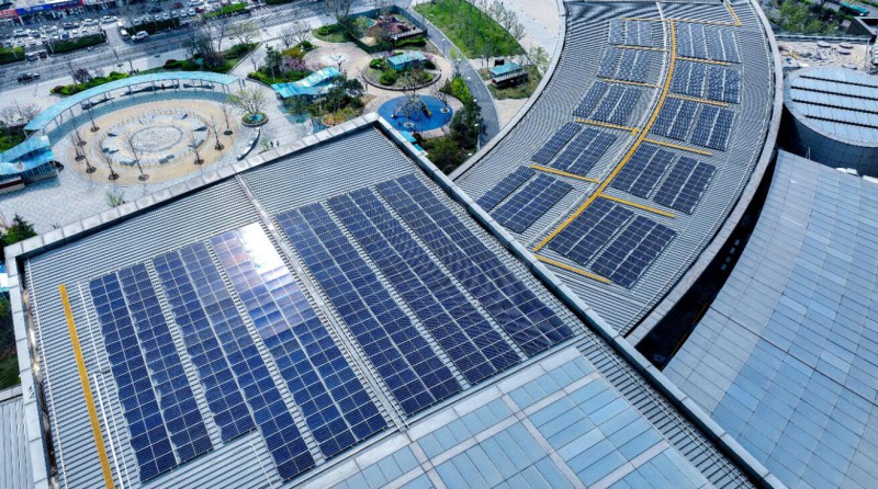 1.2MW！山東商業(yè)綜合體屋頂光伏發(fā)電項(xiàng)目并網(wǎng)發(fā)電