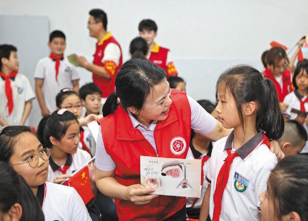浙江永嘉縣紅十三愛(ài)心社25年，幫助4630名貧困學(xué)生