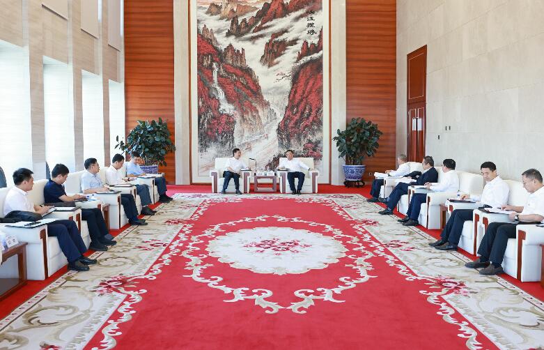 宋海良與武漢理工大學(xué)黨委書記信思金、校長楊宗凱座談