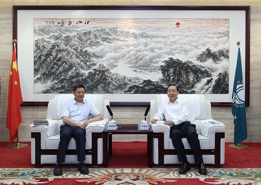 國家電網(wǎng)有限公司董事長、黨組書記辛保安與東方電氣集團董事長俞培根會談