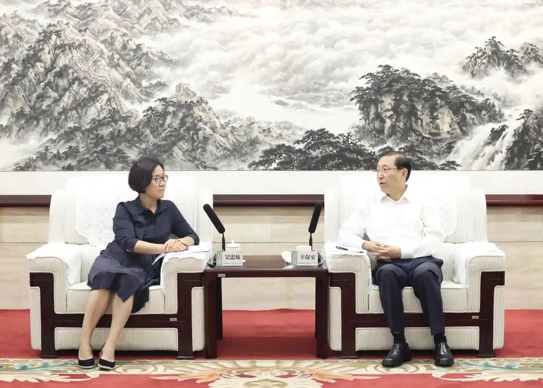 國家電網(wǎng)董事長、黨組書記辛保安與江西省委副書記、贛州市委書記吳忠瓊會談