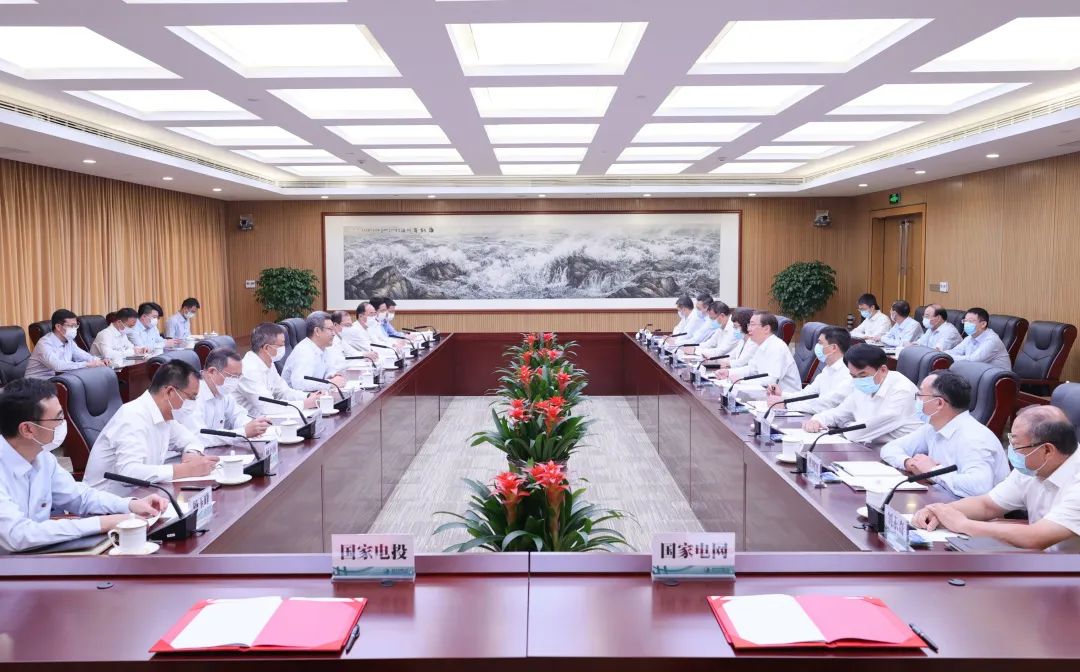 國(guó)家電網(wǎng)董事長(zhǎng)、黨組書(shū)記辛保安與國(guó)家電投董事長(zhǎng)錢智民、總經(jīng)理江毅會(huì)談