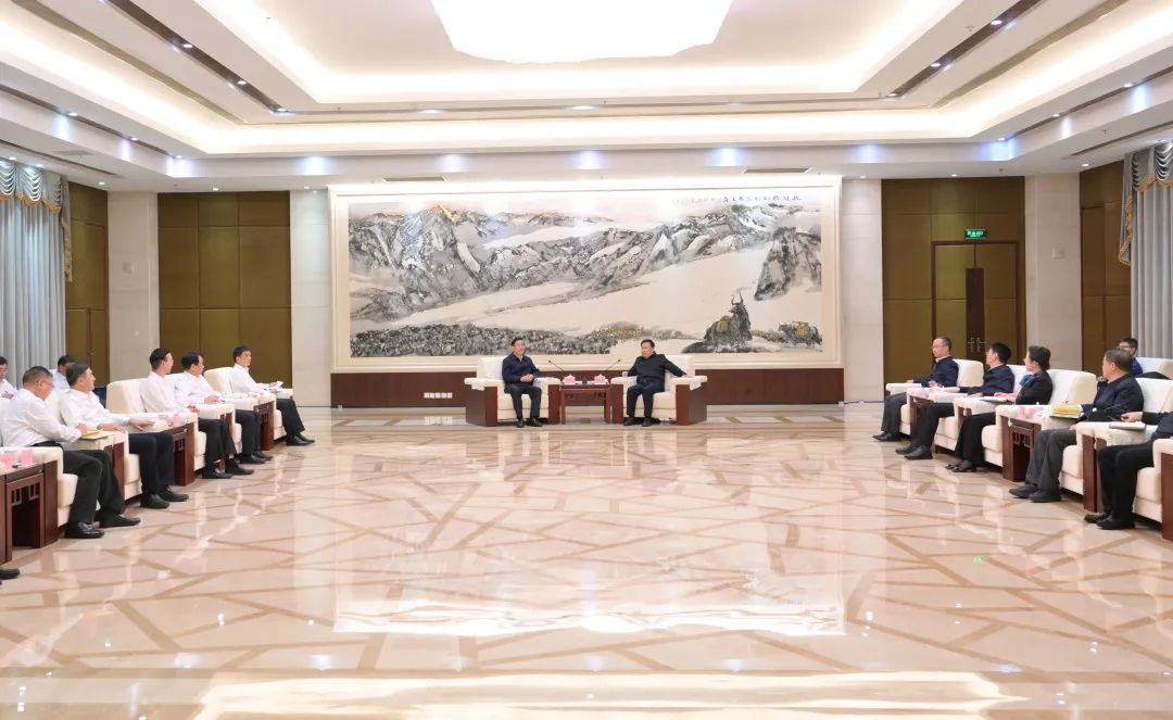 國家電網(wǎng)公司董事長、黨組書辛保安與四川省委書記王曉暉會談