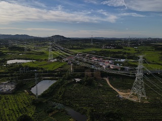 這項(xiàng)工程投產(chǎn)送電，將提高湖北省西電東送通道送電能力