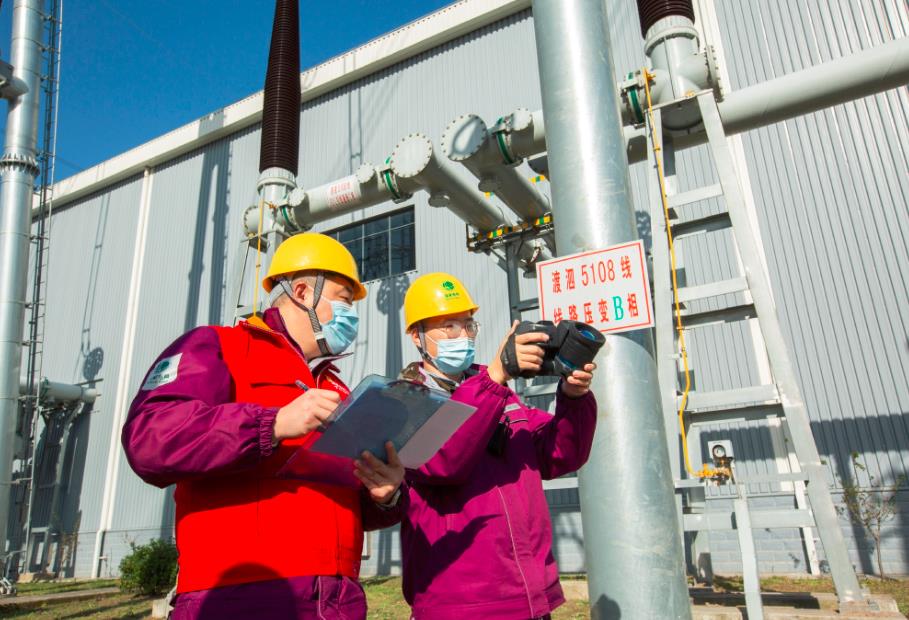 寒潮來(lái)襲!上海電力職工開(kāi)展特巡900次，保障電力主網(wǎng)架以最佳狀態(tài)迎寒潮