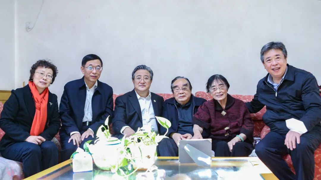 余劍鋒春節(jié)前夕看望慰問核工業(yè)老領(lǐng)導蔣心雄、陳肇博