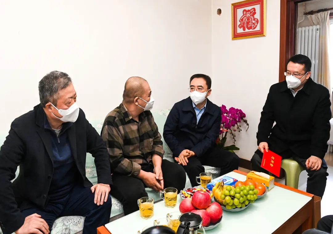 鄒磊、劉明勝走訪慰問退休老領(lǐng)導(dǎo)、勞模遺屬、困難黨員群眾