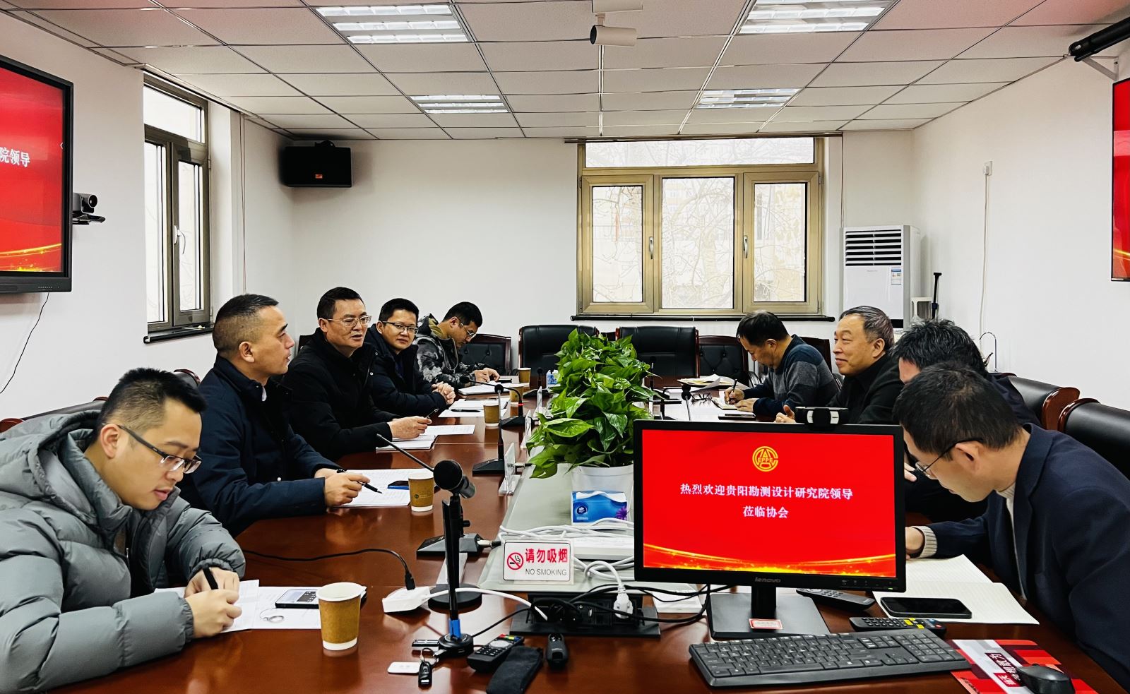 中國(guó)電力規(guī)劃設(shè)計(jì)協(xié)會(huì)李愛(ài)民與中國(guó)電建貴陽(yáng)院、國(guó)網(wǎng)江蘇電力設(shè)計(jì)咨詢公司領(lǐng)導(dǎo)座談交流