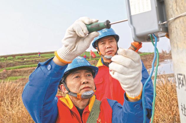 四川通江護航春灌用電，60支服務(wù)隊奔走田間
