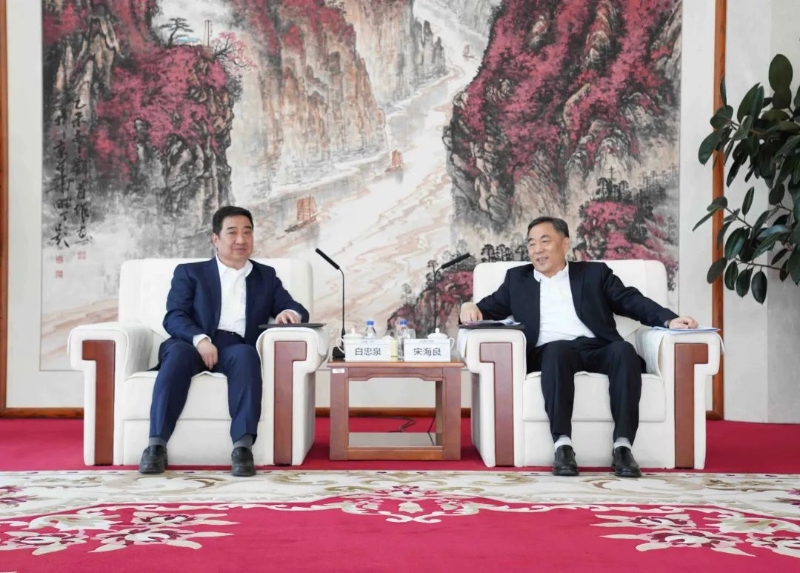 中國能建黨委書記、董事長宋海良與中國電氣裝備黨委書記、董事長白忠泉會談