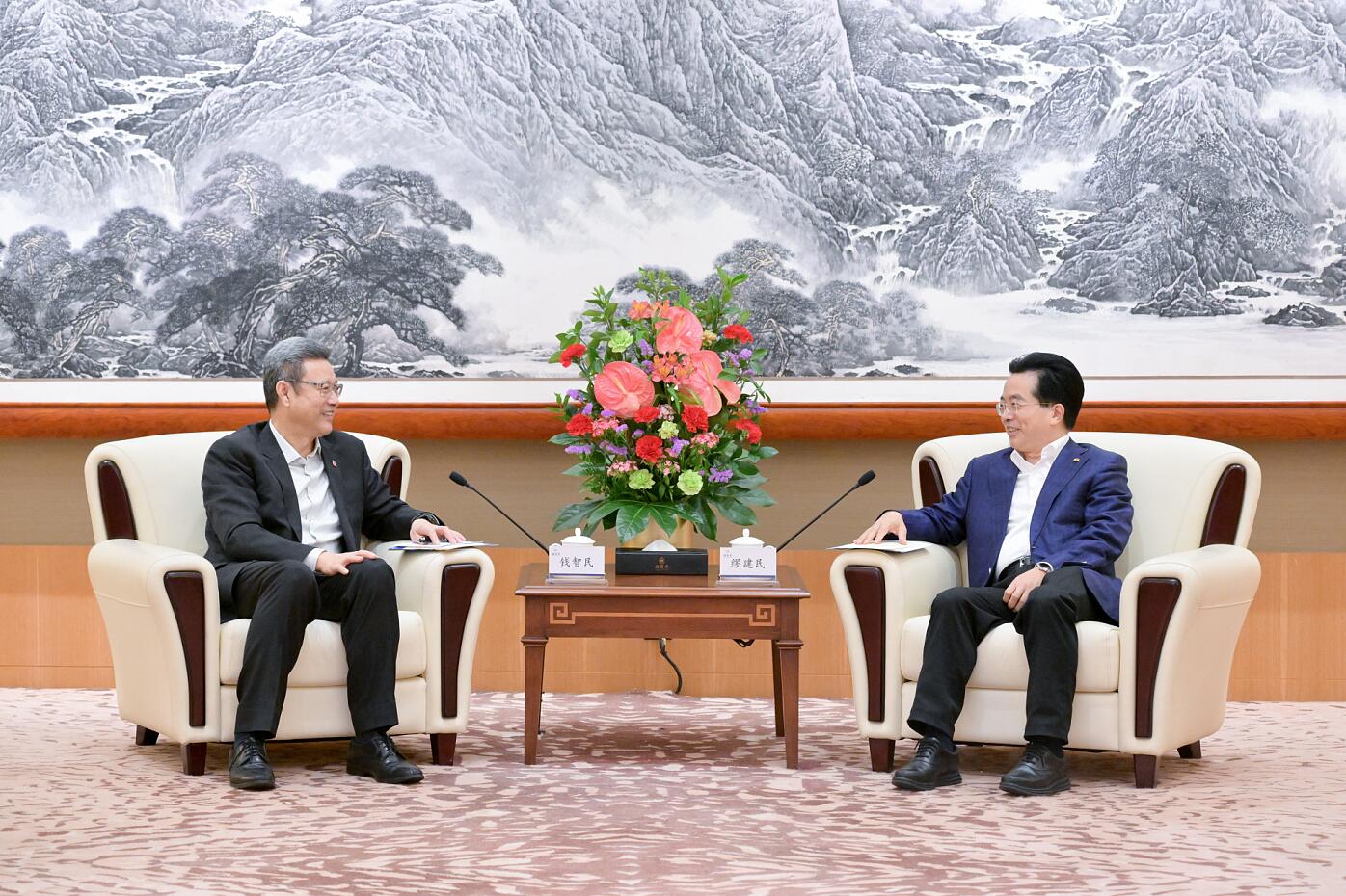 國(guó)家電投黨組書記、董事長(zhǎng)錢智民與中國(guó)旅游集團(tuán)董事長(zhǎng)陳寅會(huì)談