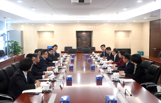 中國電建黨委常委、副總經(jīng)理王小軍與中國華電集團黨組成員、副總經(jīng)理李旭紅會談