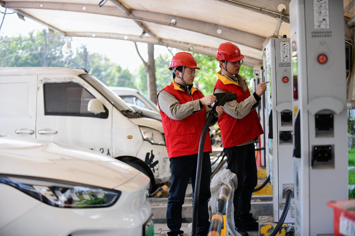 余姚市宏宇輸變電工程公司“電等樁”助力綠色出行 實(shí)力應(yīng)對(duì)新能源汽車激增