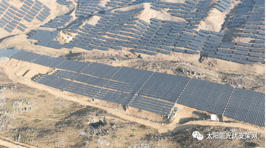安泰科柔性太陽能光伏支架助力全國海拔最高、坡度最大光伏項(xiàng)目