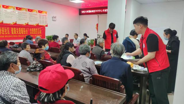 黎明社區(qū)·“愛心義診進(jìn)社區(qū)，健康關(guān)愛暖民心”黨建聯(lián)盟志愿活動(dòng)