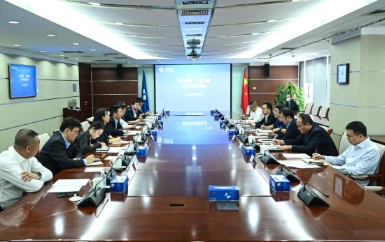 中國電建黨委常委、副總經(jīng)理劉源與中國建材股份副總裁王兵舉行會談