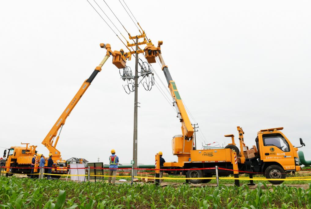 宏宇公司：帶電安裝智能開關護航重大工程建設