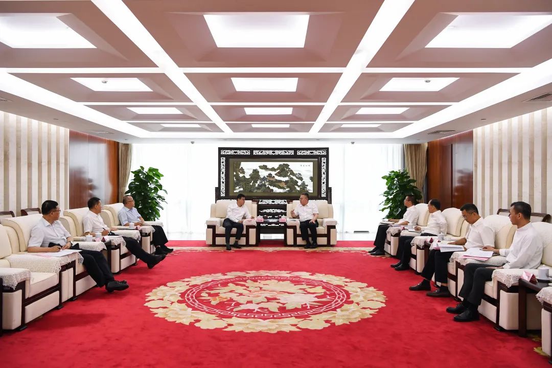 葉向東與甘肅省委常委、副省長張錦剛舉行會(huì)談