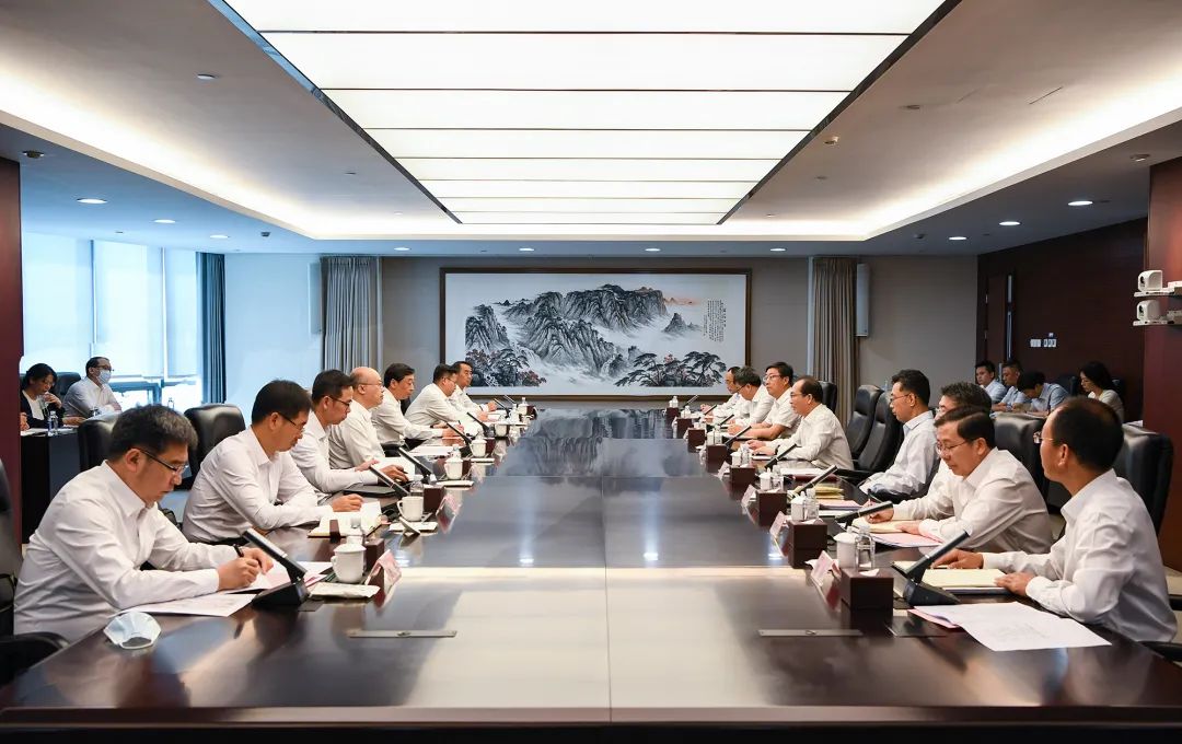 華電集團(tuán)黨組書記、董事長(zhǎng)江毅與河北省委副書記、省長(zhǎng)王正譜舉行會(huì)談