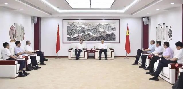 漯河市委書記秦保強、市長黃鈁會見中國電建華中區(qū)總部黨委書記、總經(jīng)理蹇尚友一行
