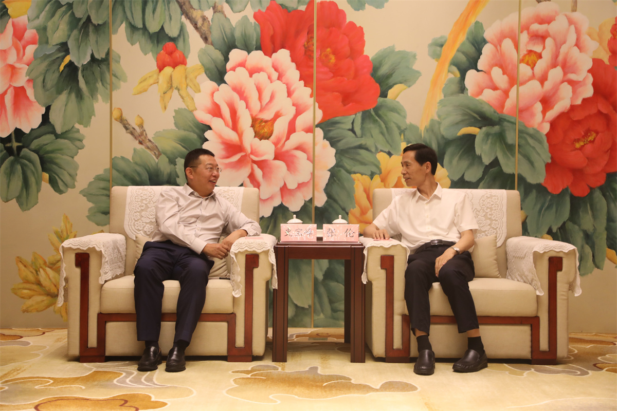 華潤(rùn)電力董事局主席史寶峰拜會(huì)菏澤市委書(shū)記張倫、市長(zhǎng)李春英
