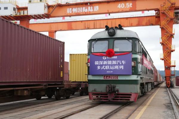 國(guó)產(chǎn)新能源汽車，坐火車“出?！?