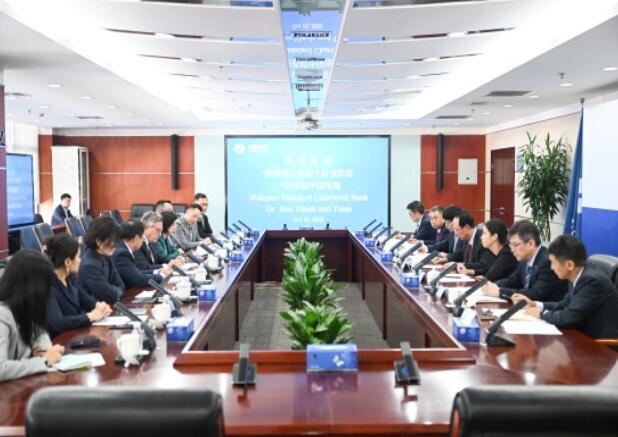 中國(guó)電建黨委書記、董事長(zhǎng)丁焰章會(huì)見渣打集團(tuán)主席韋浩思