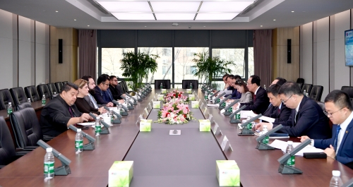 中國電建黨委書記、董事長丁焰章同洪都拉斯國會主席雷東多舉行會談