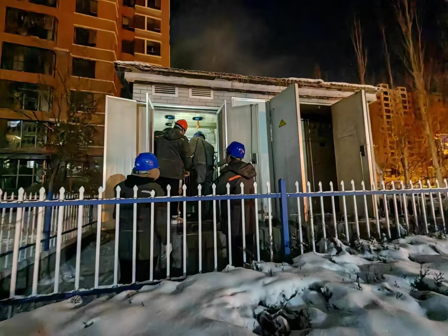 風雪來襲入冬寒，電力搶修送溫暖