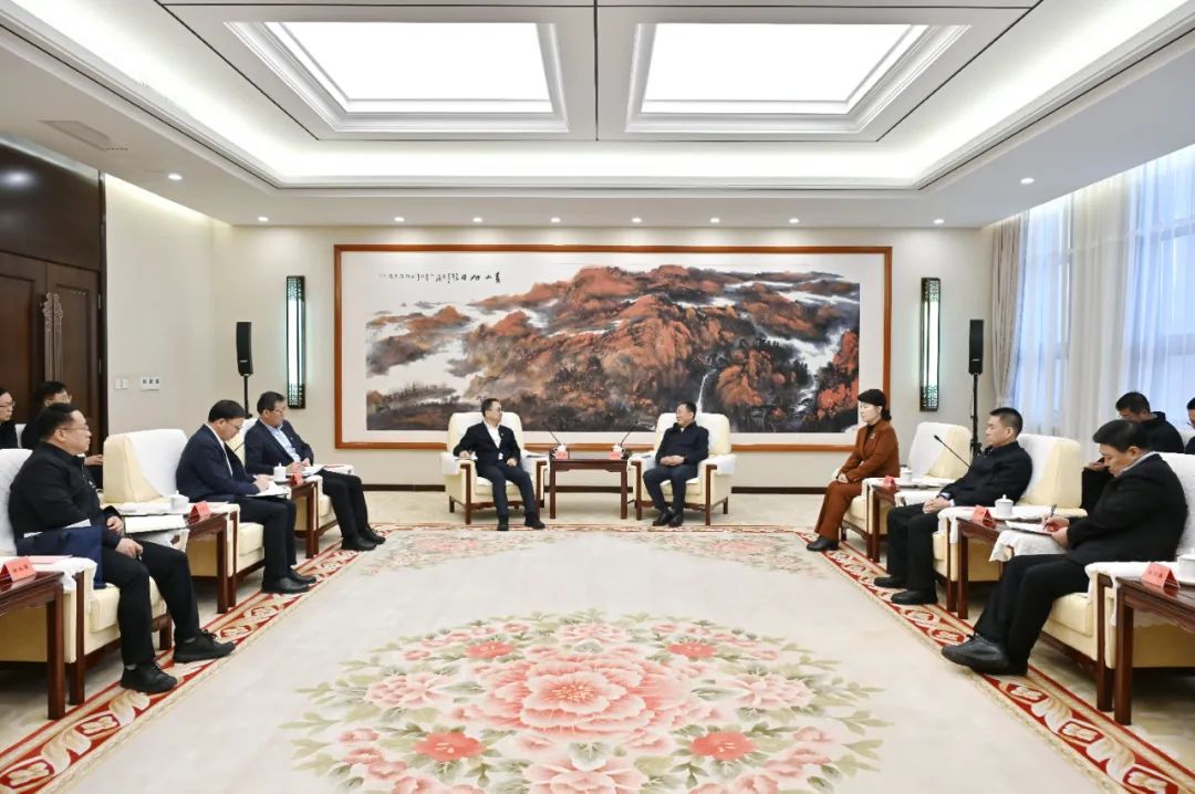 中國大唐集團(tuán)有限公司董事長鄒磊拜會內(nèi)蒙古自治區(qū)黨委書記孫紹騁、自治區(qū)主席王莉霞