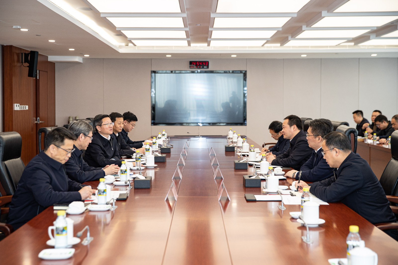 國家能源集團(tuán)公司總經(jīng)理、黨組副書記余兵會見上饒市委書記陳云