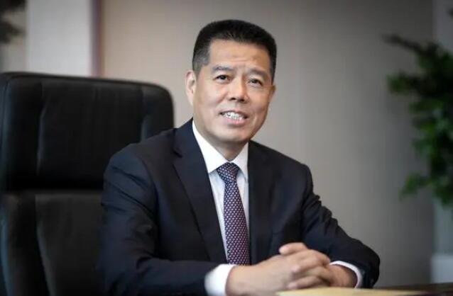 加快推動(dòng)傳統(tǒng)煤炭企業(yè)向新能源企業(yè)轉(zhuǎn)型發(fā)展——訪全國(guó)人大代表，山東能源集團(tuán)黨委書(shū)記、董事長(zhǎng) 李偉