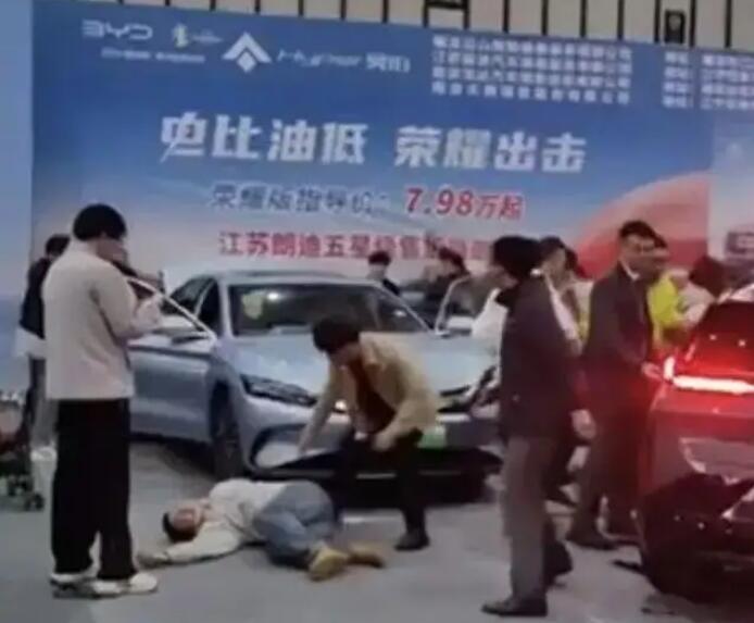突然啟動!參展車撞傷5人，車企最新回應(yīng)