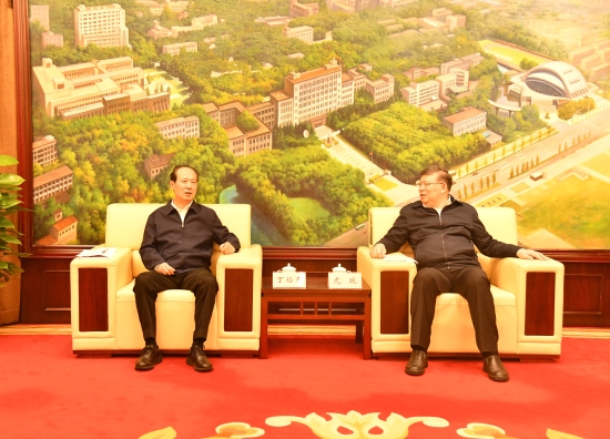 中國(guó)電建黨委書記、董事長(zhǎng)丁焰章與華中科技大學(xué)校長(zhǎng)尤政會(huì)談