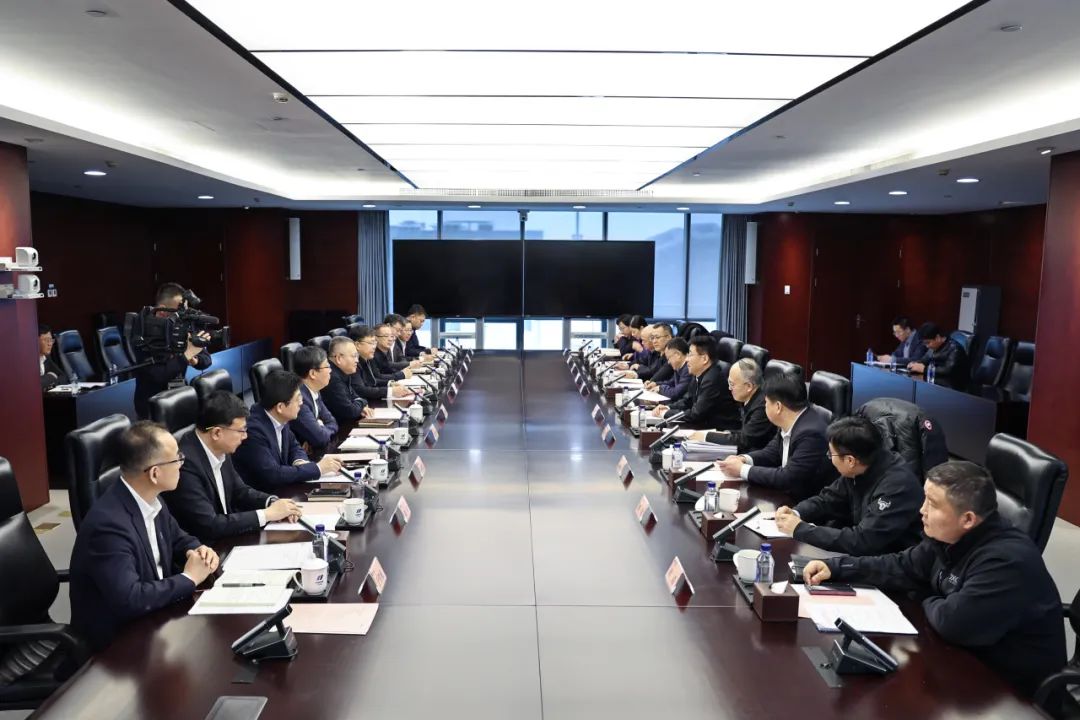 華電集團黨組副書記、總經(jīng)理葉向東與北京市副市長高朋舉行會談