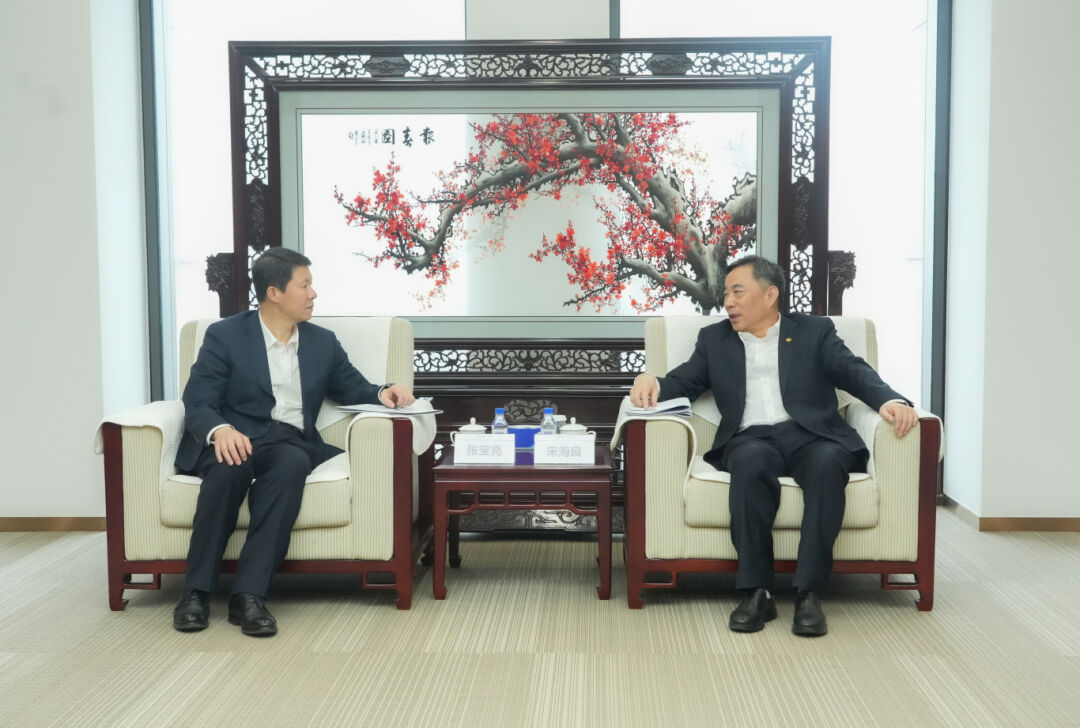 中國(guó)能建黨委書記、董事長(zhǎng)宋海良與臨沂市市長(zhǎng)張寶亮?xí)? width=