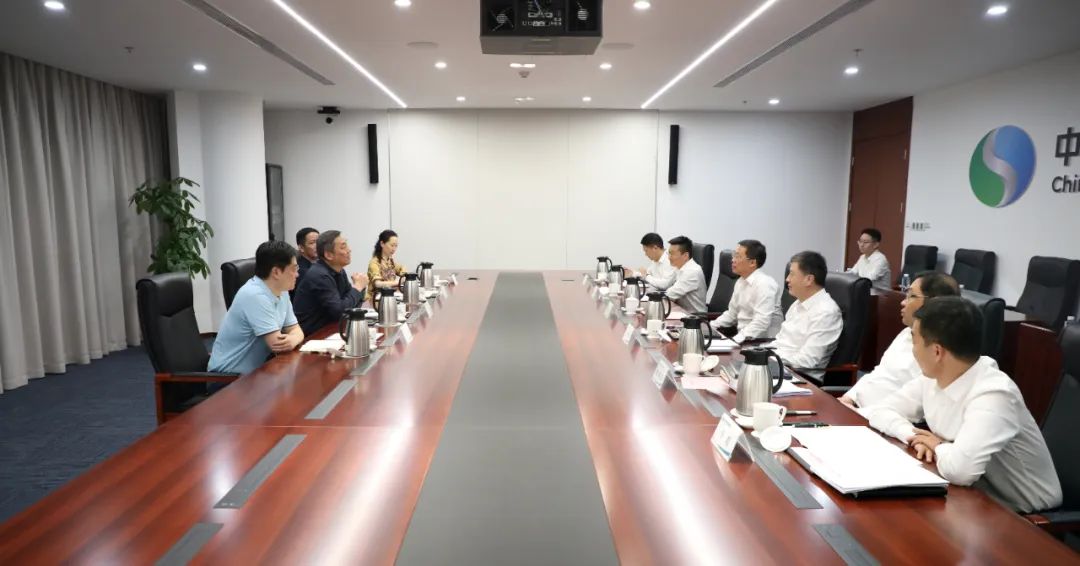 中國電氣裝備李洪鳳董事長、周群總經(jīng)理會見上海市經(jīng)信委副主任戎之勤