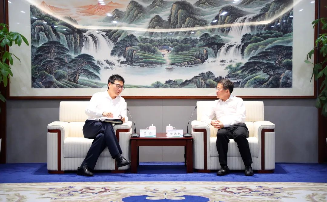 中國電氣裝備黨委書記、董事長李洪鳳會見上海電氣集團黨委書記、董事長吳磊
