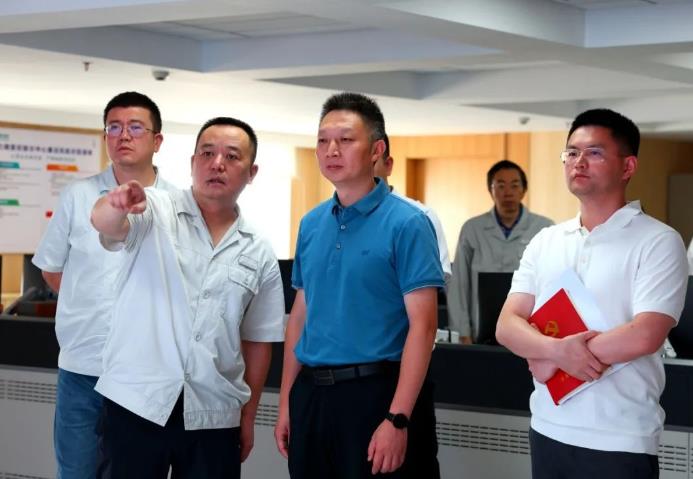 崇州市委副書記、市長饒程赴國網(wǎng)崇州供電公司調(diào)研高溫電力保供工作